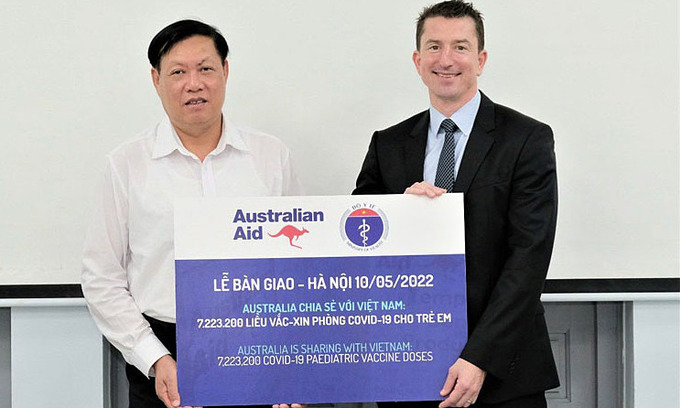 Australia hands Vietnam 7.2 mln Covid vaccine doses for children